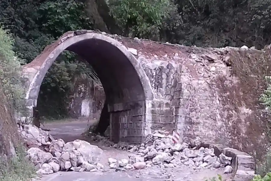 La destrucción de la icónica bóveda en el camino a San Javier