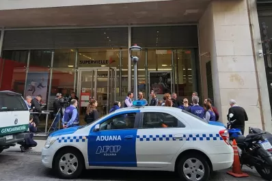 La Aduana allanó 20 bancos de la city porteña por presuntas maniobras ilegales