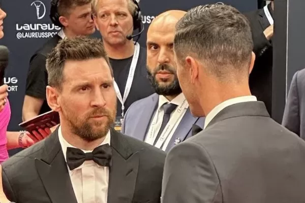 ¿Un guiño al Barcelona? El amistoso diálogo entre Lionel Messi y Robert Lewandowski en los premios Laureus