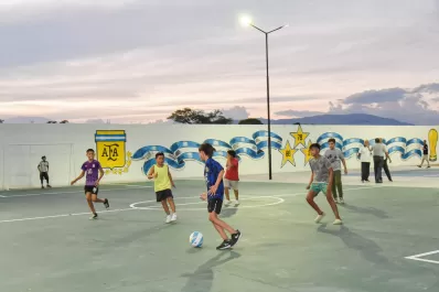 Dictan clases gratuitas de gimnasia y otros deportes en el Complejo del barrio Diza