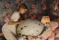 Estrenos de cine: entre dos comedias románticas y el terror de “Cría siniestra”