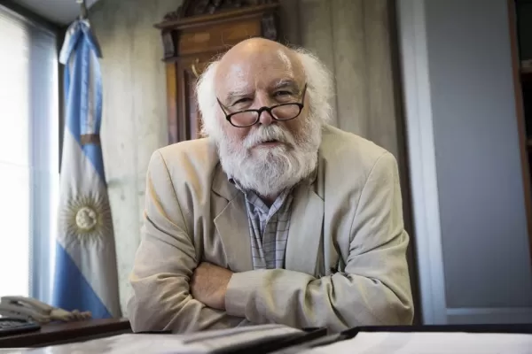 Juan Sasturain: “Libros tenemos; lo que necesitamos son lectores”