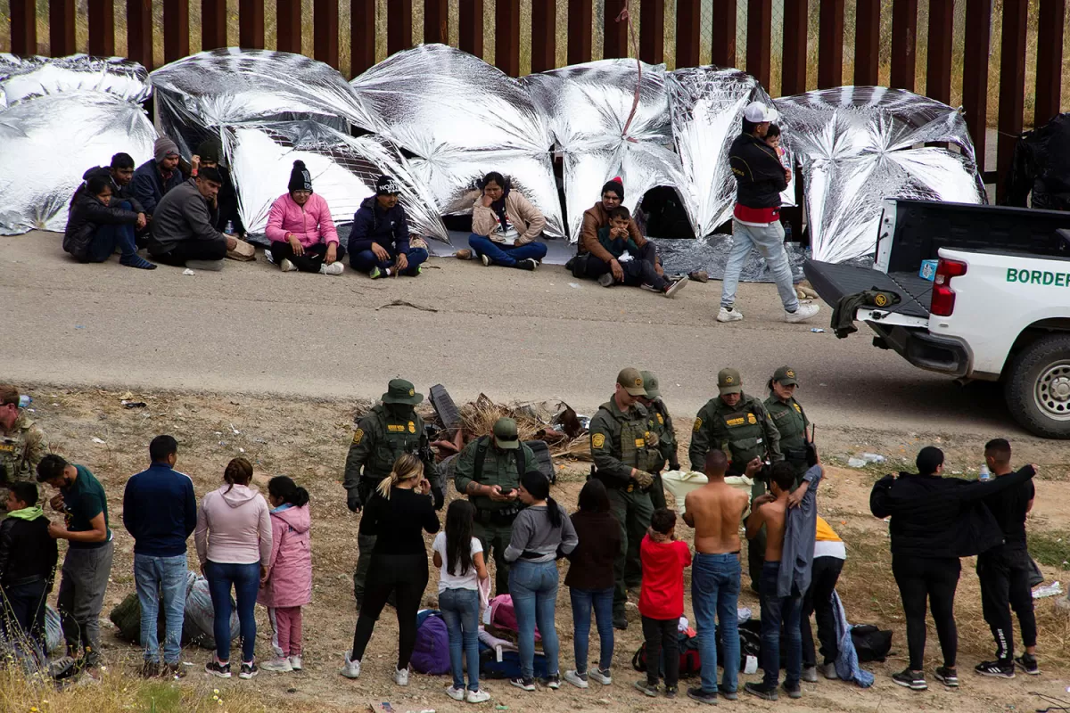 Oleada de migrantes en la frontera de México con EEUU