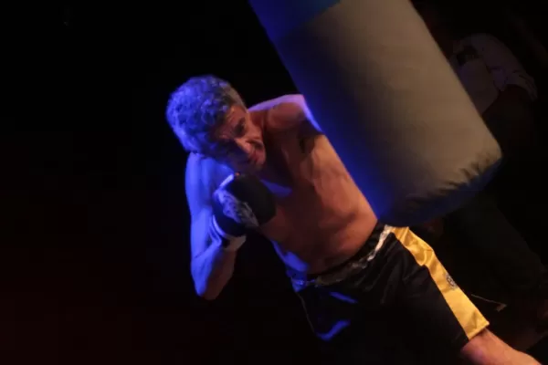 Un boxeador contra las cuerdas en “Bengala”