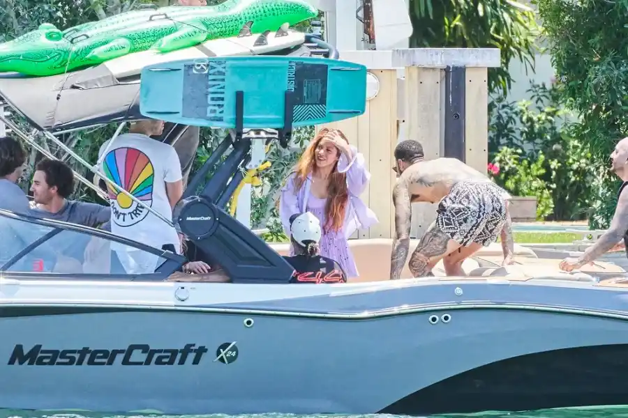 Shakira y Lewis Hamilton, otra vez juntos: ahora pasearon en un lujoso yate
