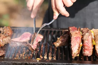 La insólita amenaza de una familia vegana a un vecino por cocinar carne