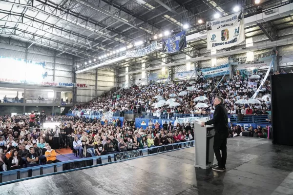 Máximo Kirchner le pidió a la CGT una suma fija para los trabajadores