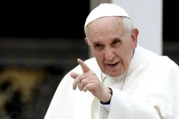 El papa Francisco se alimenta con una dieta líquida y evoluciona favorablemente