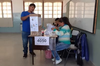 Los salteños se acercan lentamente a votar a sus gobernantes