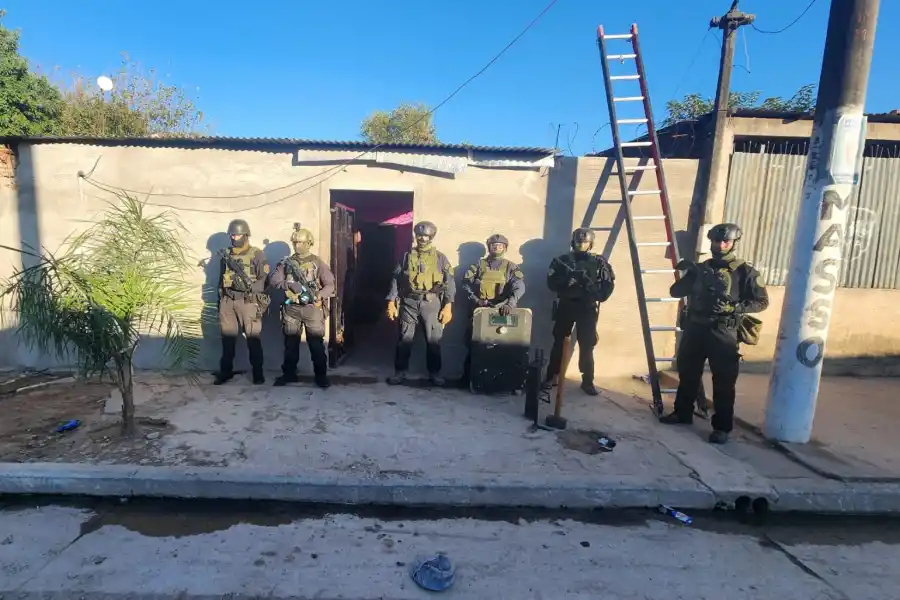 Allanamiento de la División Antidrogas de la PFA. 