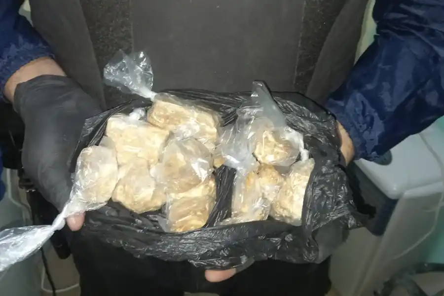 Durante los procedimientos hallaron droga. 