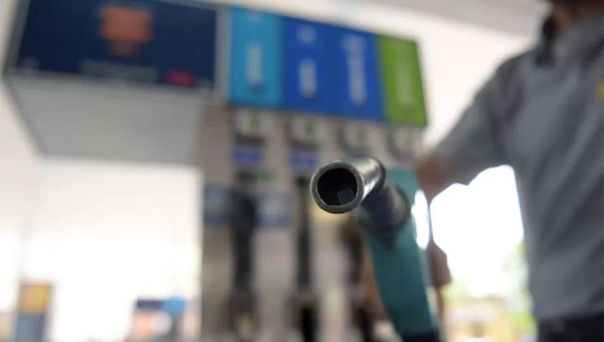 OTRO MÁS. Los precios de los combustibles se ajustaron un 4% esta mañana en todo el país.