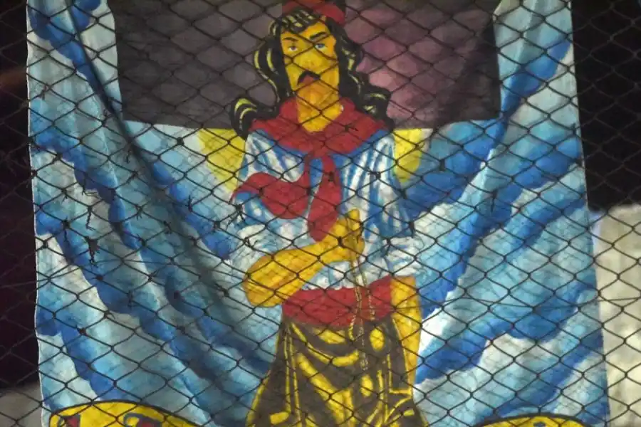 INFALTABLE. El Gauchito Gil, un clásico de todas las hinchadas. Aquí, el de Güemes.