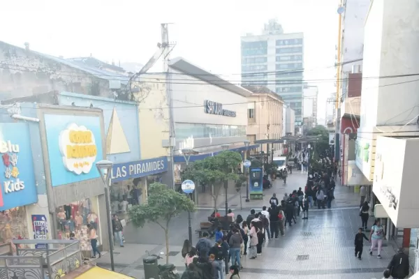 Tucumán parece la ciudad de las filas eternas