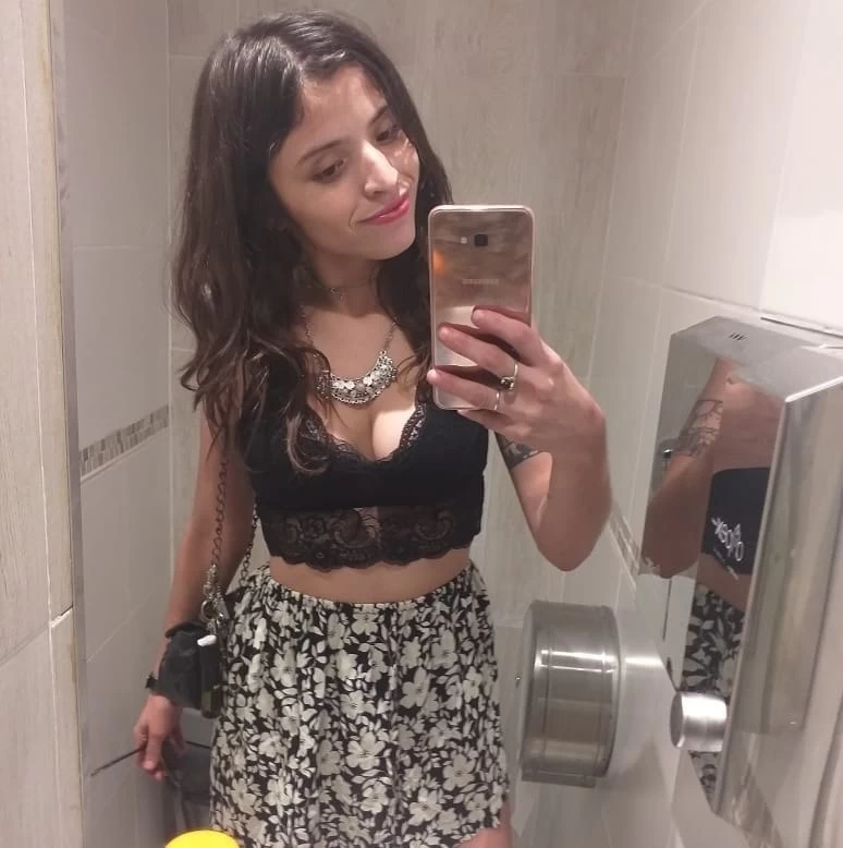 LA OTRA CARA. La acusada del homicidio, aparecía en las redes sociales como Soofi Nice. Subía fotos desnuda o muy sensuales.