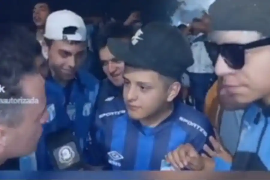 El fanático de Atlético Tucumán que asistió al partido con Dengue.