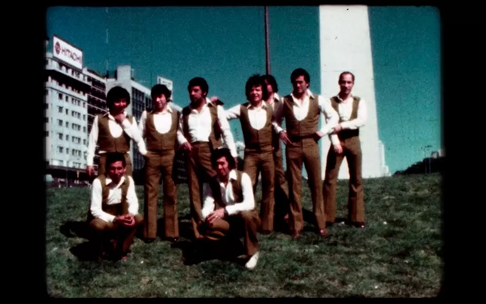 “LA DANZA DE LOS MIRLOS”. Documental sobre el grupo musical peruano. 