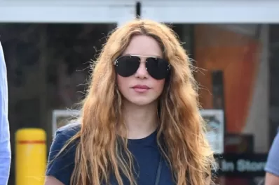 Shakira llamó la atención con un vestido que tenía un contundente mensaje