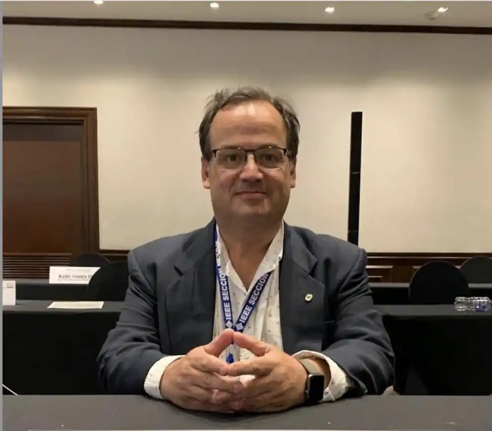 “No somos víctimas de la IA; nosotros le hemos permitido entrar a nuestra vida”