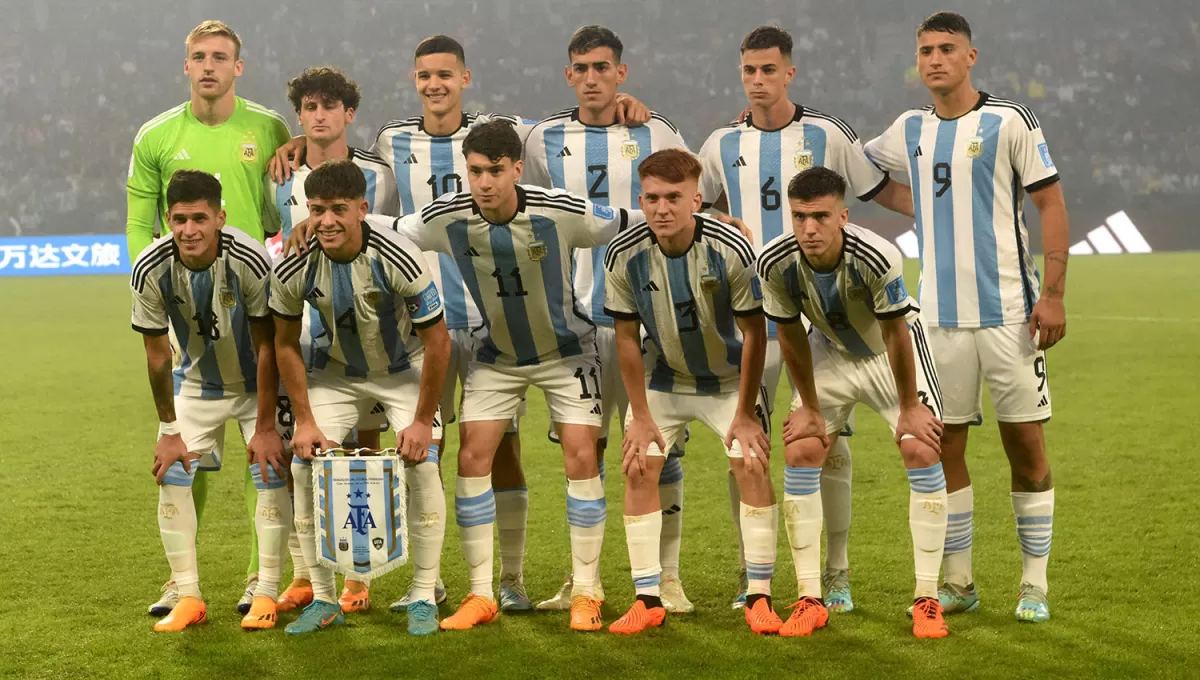 DESPEDIDA. Los juveniles argentinos jugarán el último partido en el Madre de Ciudades, antes de mudarse de sede.