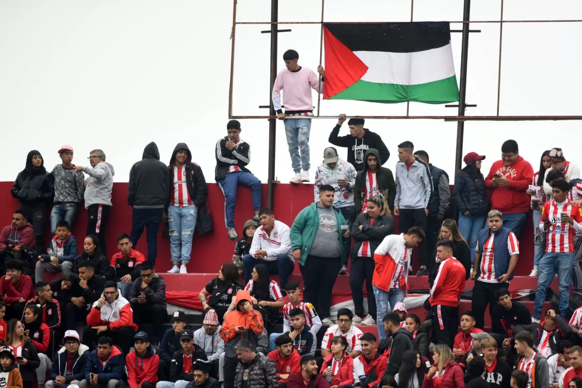 En el encuentro de San Martín frente a Deportivo Morón, hubo una bandera de Palestina colgada en la tribuna Pellegrini.