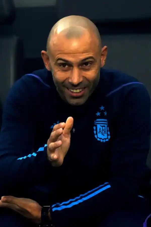 REFERENTE. A pesar de la presión que pesa sobre Argentina, el entrenador Javier Mascherano no pierde la sonrisa.