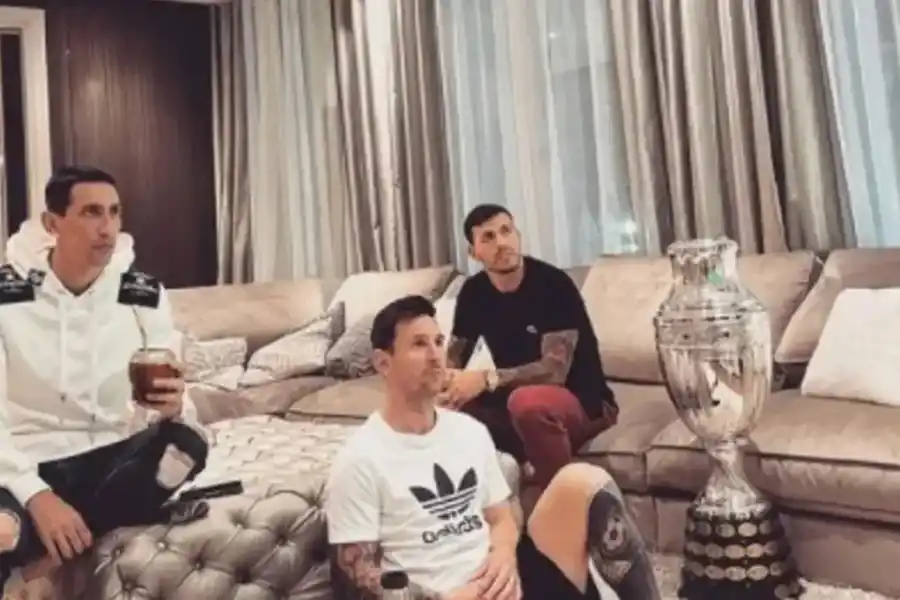 El living de la casa de Messi.