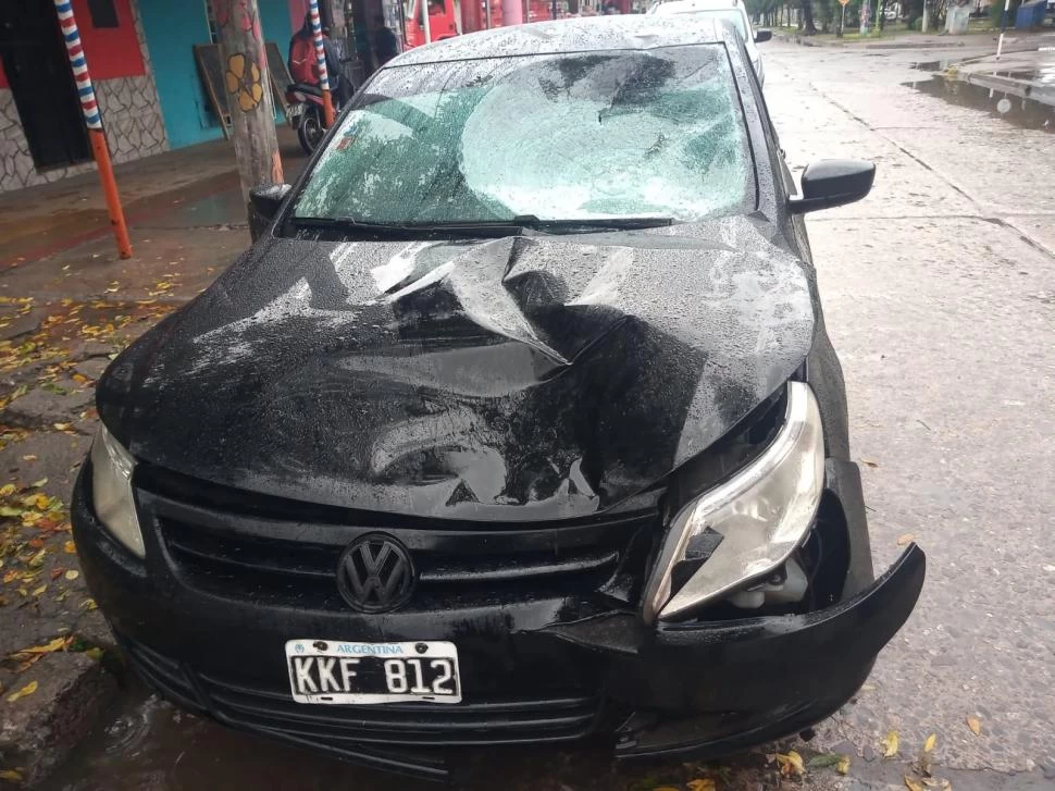 DAÑOS. Así quedó el auto Volkswagen Gol de Rey Antenor Romano tras impactar a Cristian Antonio Vallejo. 