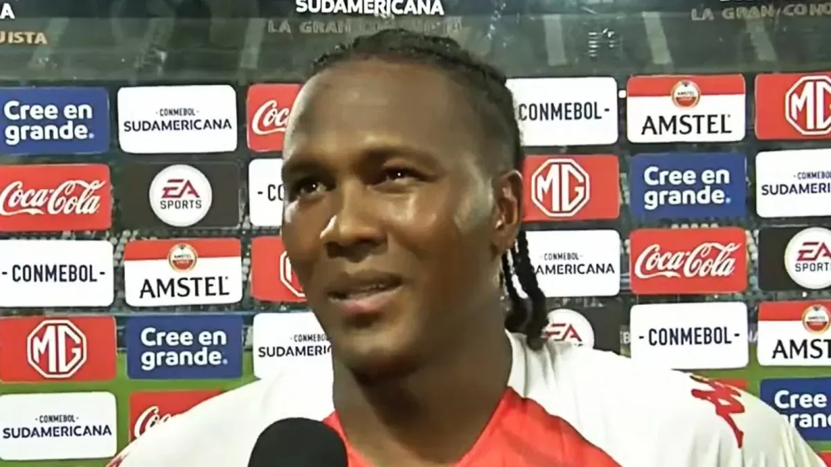 Entre lágrimas, un futbolista colombiano denunció el racismo de los hinchas de Gimnasia La Plata: “Me da tristeza”