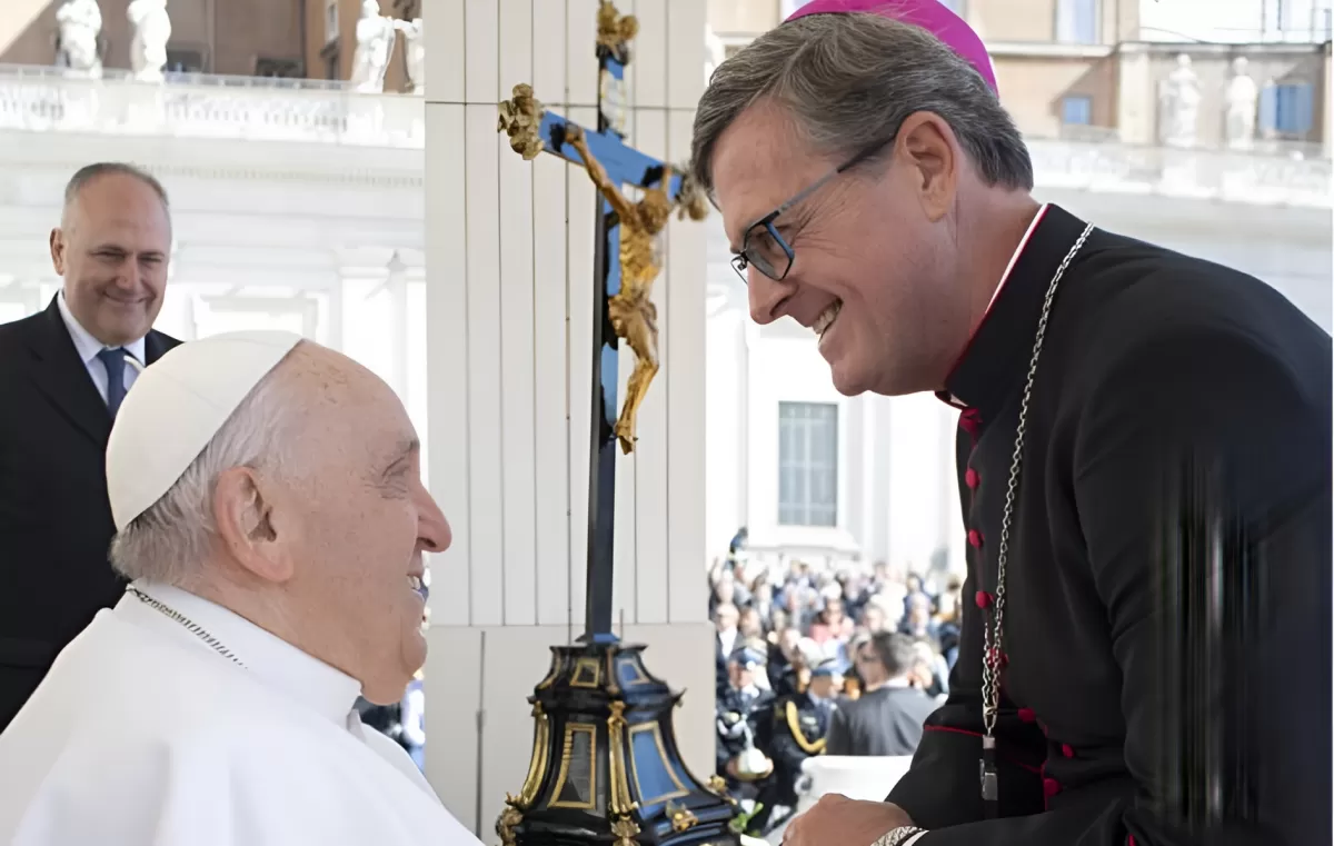 Quién es el “cura villero” elegido por Francisco como arzobispo de Buenos Aires