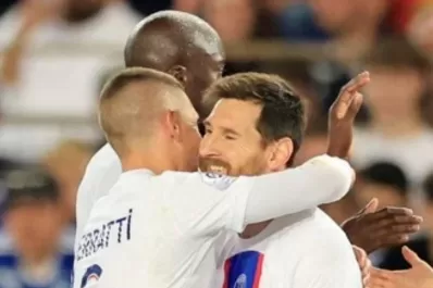 Con un golazo de Lionel Messi, el PSG empató de visitante y se consagró campeón en la liga francesa