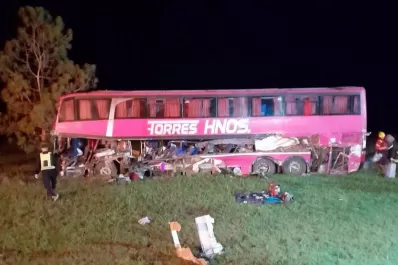Tragedia en ruta 34: murieron cinco personas en un choque entre un colectivo y un camión