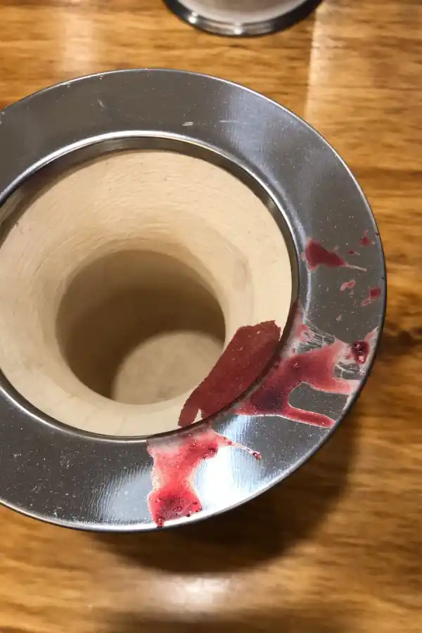 Rompen el vidrio del negocio y sacan piezas por $200.000