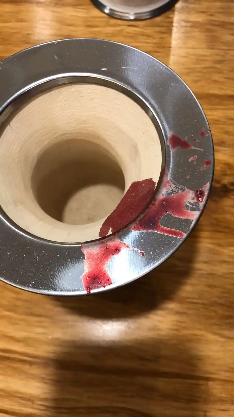 Rompen el vidrio del negocio y sacan piezas por $200.000