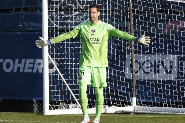 Sergio Rico, arquero del PSG, salió del coma inducido tras accidente