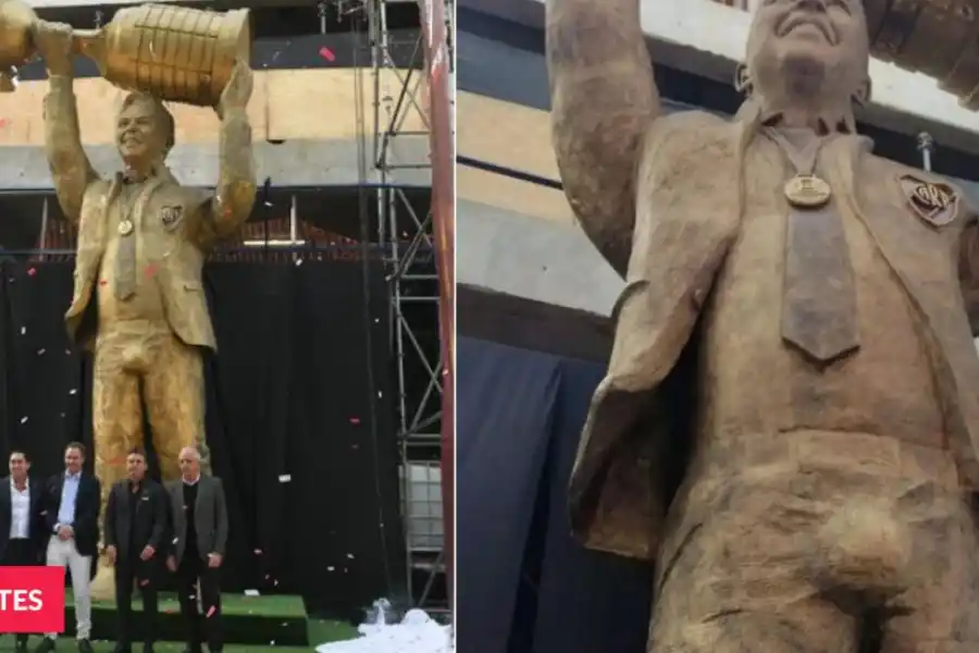 El detalle de la entrepierna en la estatua de Gallardo.