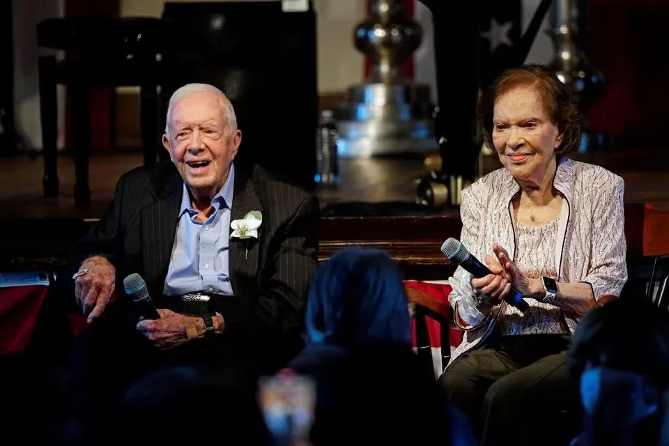 EEUU. Jimmy Carter y su esposa juntos durante una recepción para celebrar su 75.º aniversario de bodas en Plains, Georgia. Foto tomada de reuters.com.