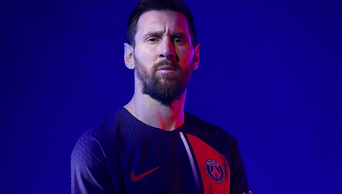 Messi, modelo de la nueva camiseta de PSG: ¿Sigue o se va?