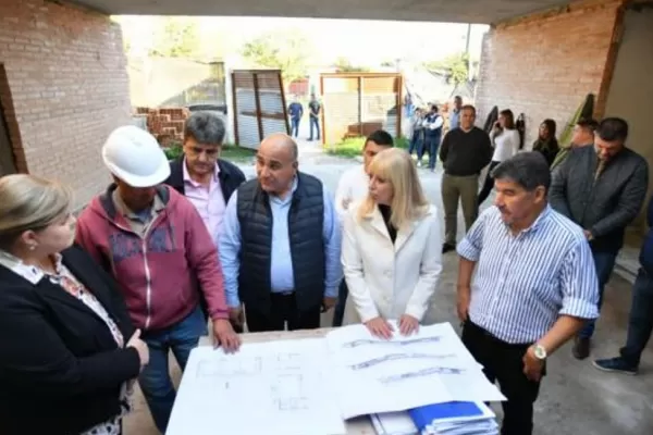 Juan Manzur supervisó el avance de las obras del Centro de Desarrollo Infantil del Barrio Sarmiento