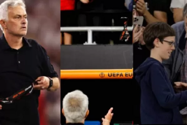 Mourinho se sacó la medalla de plata y se la regaló a un aficionado de la Roma