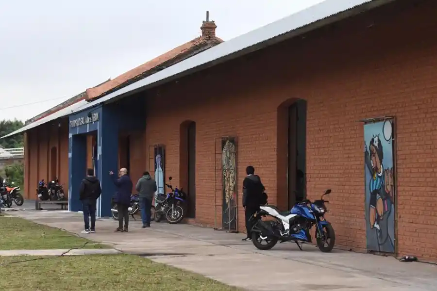 CAMINERÍA EXTERIOR. Los alrededores del espacio fueron adecuados para el público y los artistas que circularán a diario.