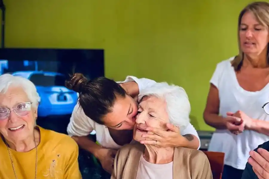 Maju Lozano junto a su mamá
