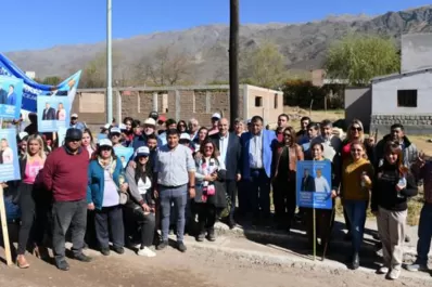 Urbanizan barrios de Tafí del Valle con obras de pavimento