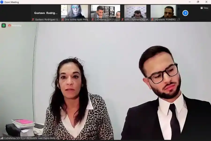 IMPUTADA. Natalia Liberman junto a su defensor Juan Pablo Bello. 