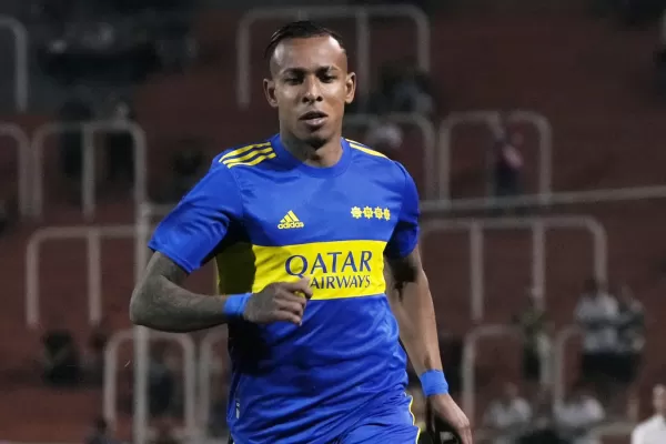 Sebastián Villa posó con un cartel de Ni una menos a horas del veredicto por violencia de género