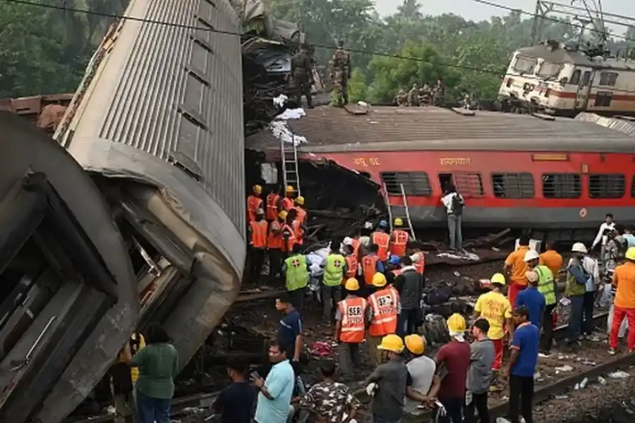 Cerca de 300 muertos en una de las peores tragedias ferroviarias de India