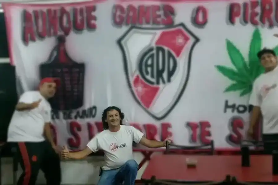 El hincha fallecido tenía 53 años y había asistido a la cancha junto a su hija de 15.