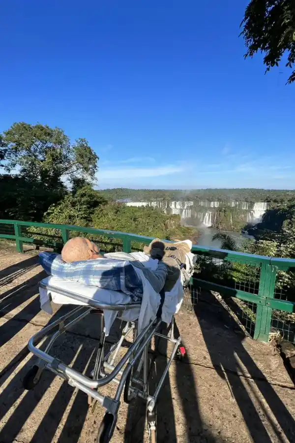Valmiro Aparecido da Silva tiene cáncer y cumplió su sueño de conocer las Cataratas del Iguazú