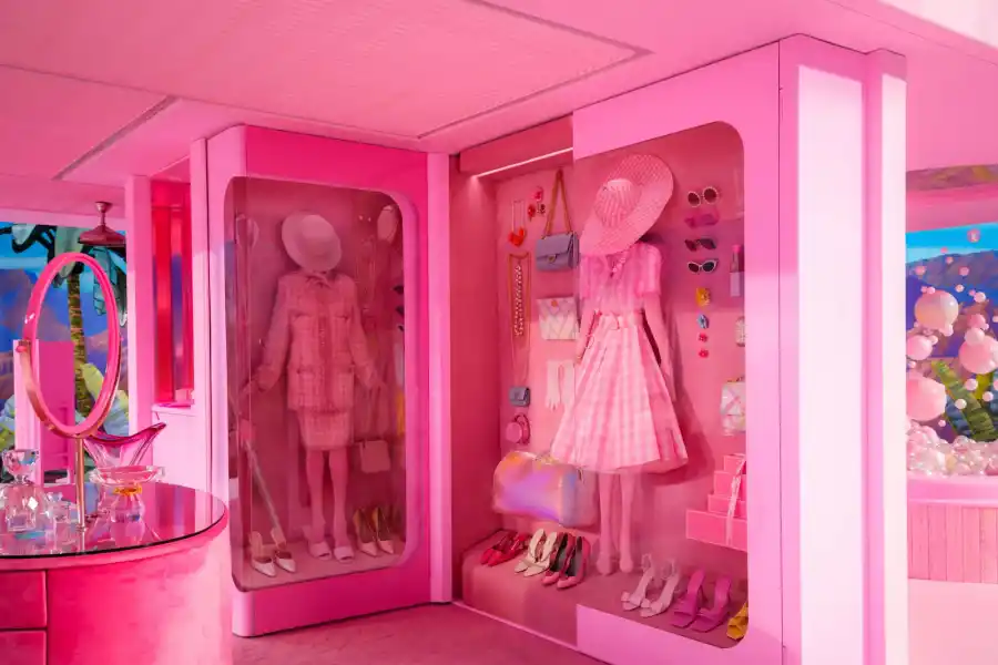 Insólito: la película Barbie agotó la pintura del color rosa a nivel internacional