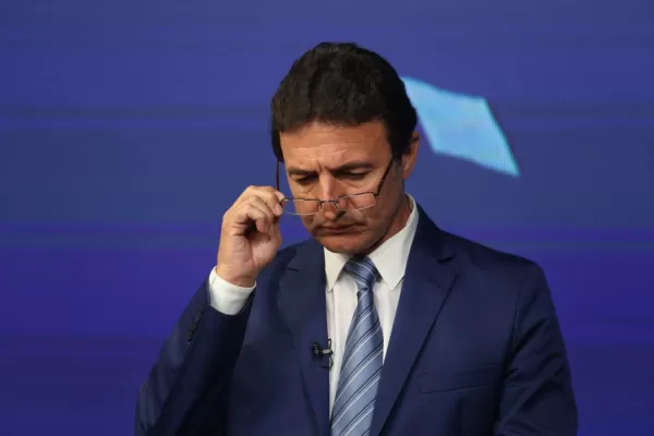 Los candidatos a gobernador respondieron preguntas de los suscriptores